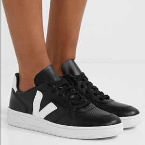 NIB! Veja V10 Leather Sneakers Black White